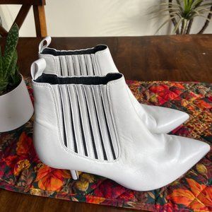 Diane Von Furstenberg WHITE POINTED SLIP ON BOOTIES SZ 9.5~
